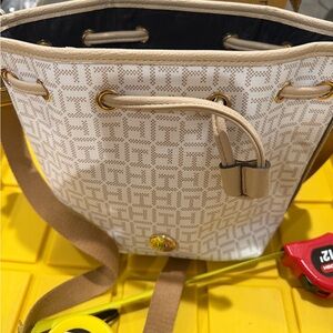 TOMMY HILFIGER BUCKET BAG PURSE